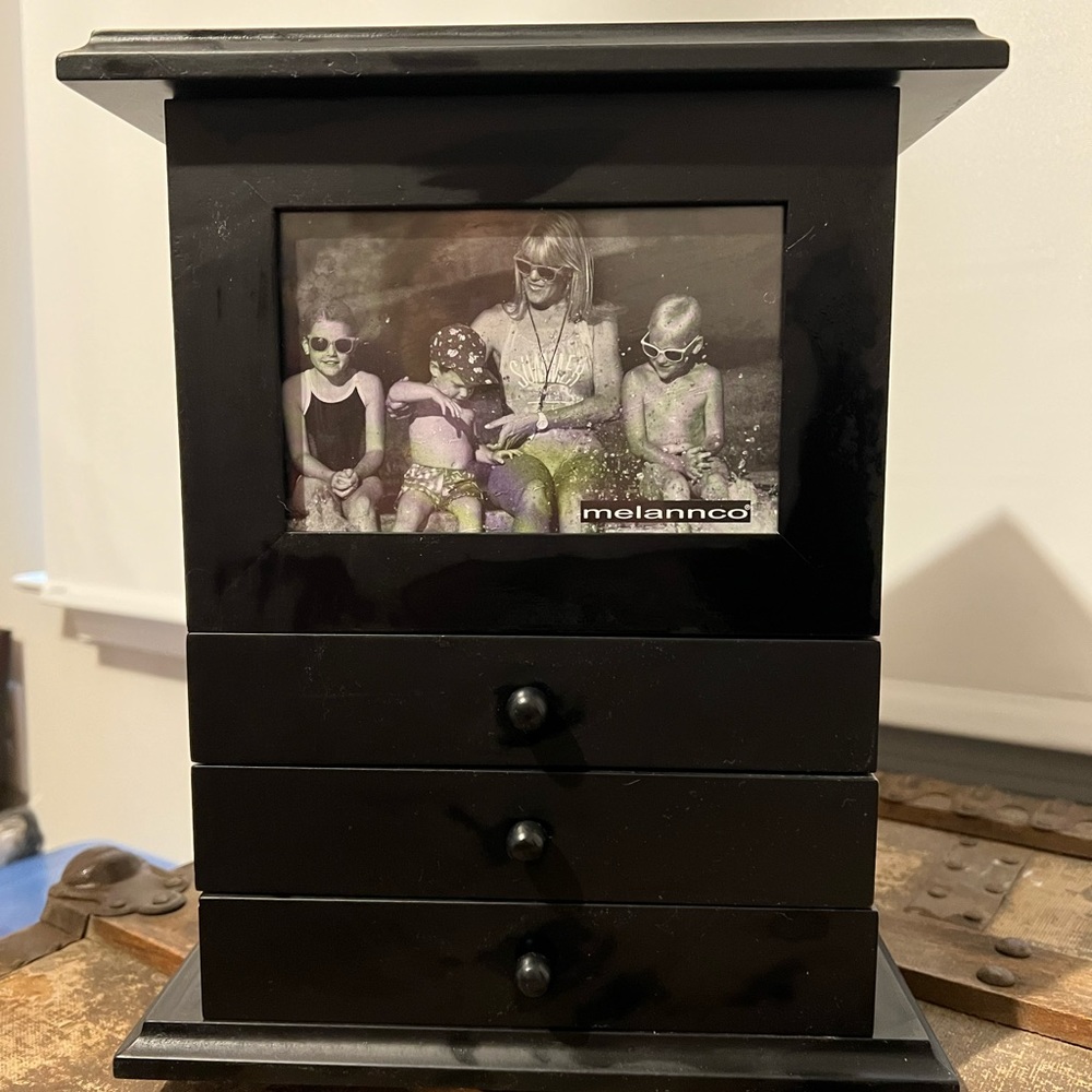Gently Used Women’s Jewelry Box!! Top storage and photo opening. - Picture 11 of 12